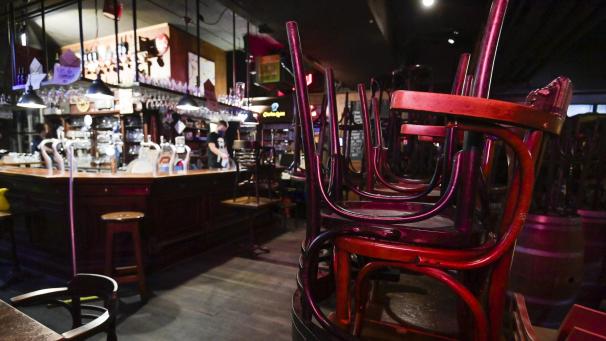 <p>Die verschärfte Ausgangssperre wird auch in der Deutschsprachigen Gemeinschaft verlängert. Sie gilt vorerst bis Mitte Januar.</p>