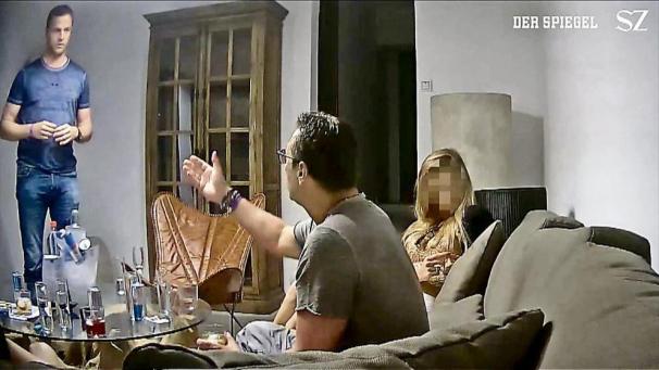 <p>Sorgte für das Aus der damaligen Koalition in Österreich: die Ibiza-Affäre, die auf diesem Video festgehalten wurde, von Heinz-Christian Strache (Bildmitte) und Johann Gudenus (links).</p>