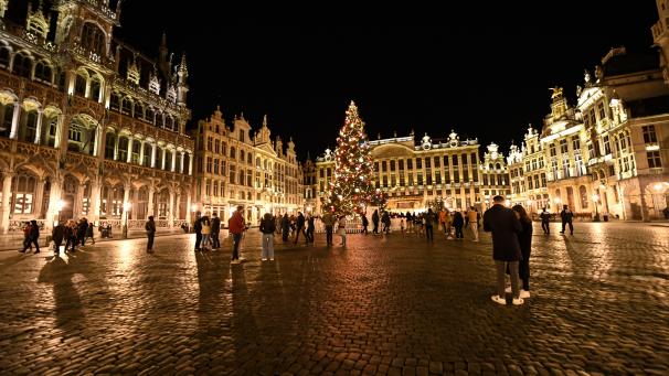 <p>Im Oktober war Brüssel noch das „Enfant terrible“ Europas im Kampf gegen Corona. Der Trend wurde gekehrt.</p>