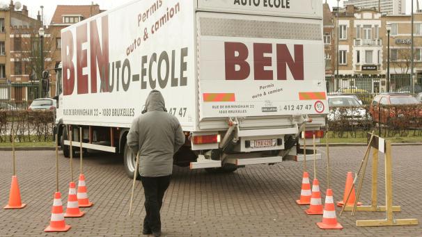 <p>Praxis-Übungen für den Lkw-Führerschein sind ab Montag wieder erlaubt.</p>