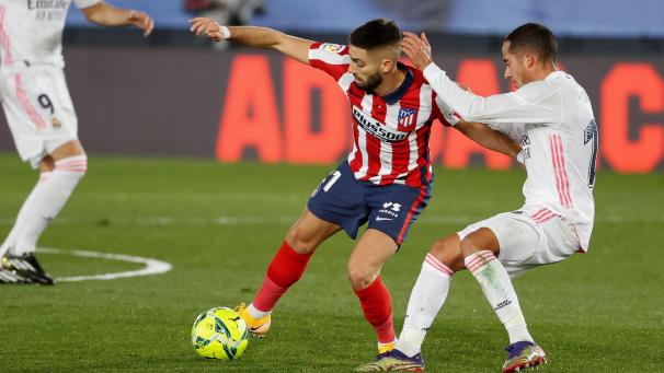 <p>Yannick Carrasco (links), hier im Zweikampf mit Lucas Vazquez, wurde zur Pause ausgewechselt.</p>