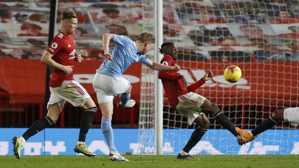 <p>Kevin De Bruyne beim Schuss</p>