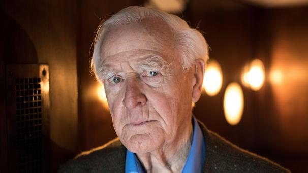 <p>Auch erfolgreichen Autoren von Spionage-Literatur fällt es meist schwer, als ernsthafte Schriftsteller wahrgenommen zu werden. John le Carré war eine seltene Ausnahme.</p>