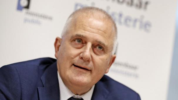 <p>Generalprokurator Johan Delmulle während einer Pressekonferenz am Dienstag.</p>