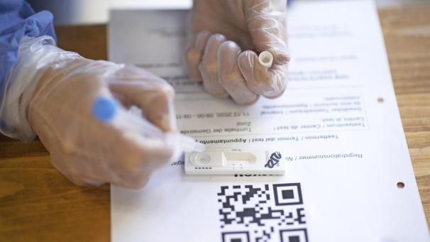 <p>Endlich. Auch Ostbelgien testet jetzt ... Schnelltests.</p>