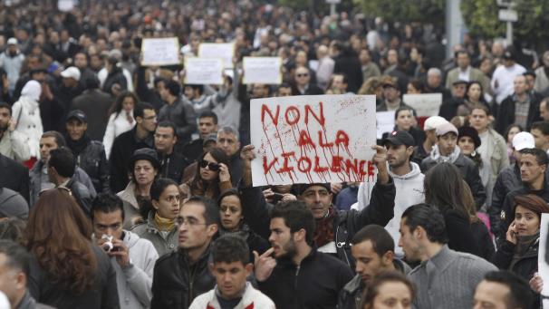 <p>Demonstranten ziehen im Januar 2011 durch Tunis.</p>