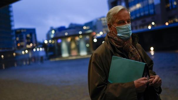 <p>Michel Barnier, EU-Chefunterhändler für den Brexit, spricht vor dem EU-Hauptsitz mit Journalisten. Nach der Verlängerung für die Gespräche über einen Brexit-Handelspakt wachsen die Hoffnungen, dass es doch noch zu einem Durchbruch kommen könnte.</p>