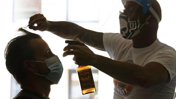 <p>Die Frisöre und anderen Kontaktberufe dürfen ihre Tätigkeit derzeit nicht ausüben.</p>