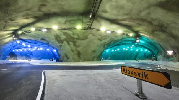 <p>Blick in den neuen Unterwassertunnel mit einem unterirdischen Kreisverkehr.</p>