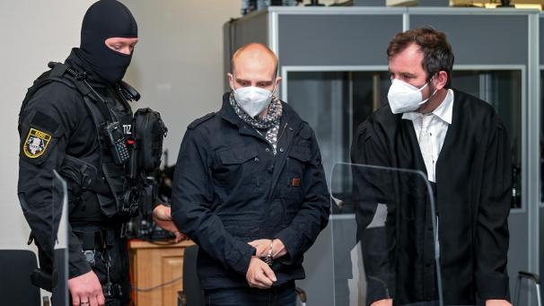 <p>Stephan Balliet (M.) hatte am 9. Oktober 2019 am höchsten jüdischen Feiertag Jom Kippur versucht, in der Synagoge in Halle ein Blutbad anzurichten.</p>