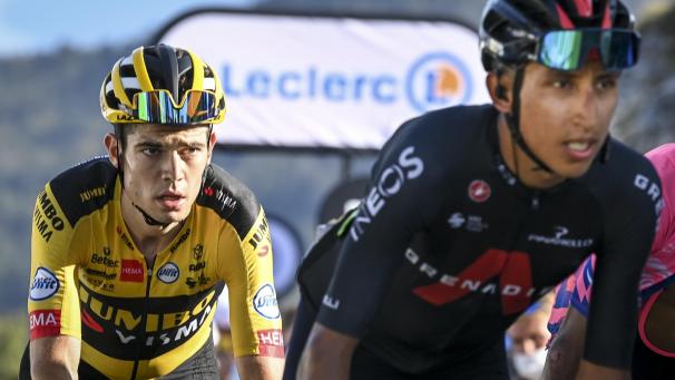 <p>Wout Van Aert hinter Egan Bernal: Fahren die beiden 2022 im gleichen Trikot?</p>