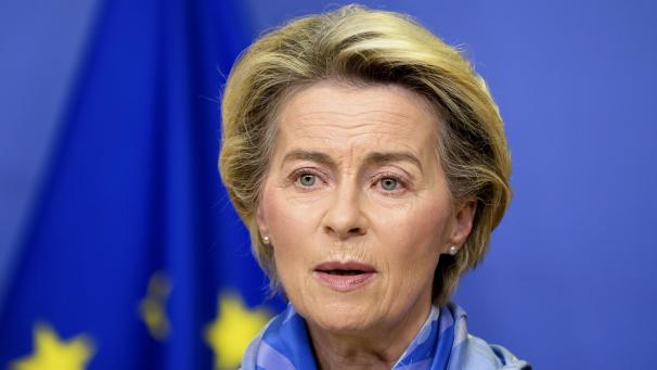 <p>Ursula von der Leyen, die Präsidentin der Europäischen Kommission, spricht bei einer Pressekonferenz über die Marktzulassung des Impfstoffs von Pfizer-Biontech.</p>