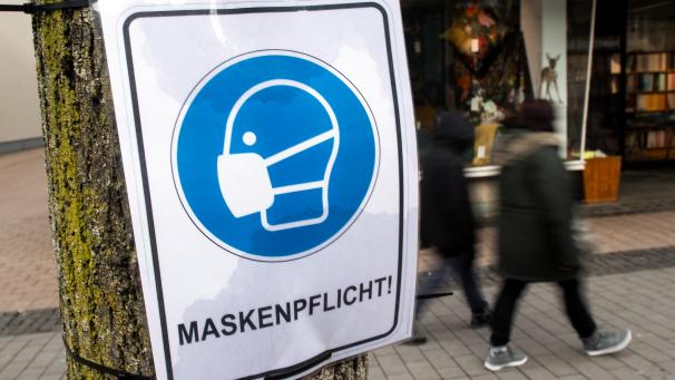 <p>In Restaurants ist die Maske Pflicht.</p>