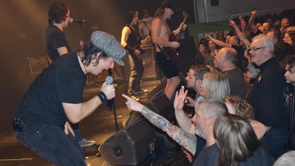 <p>Die Sehnsucht nach solchen Bühnenauftritten ist bei Künstlern und Publikum gleichermaßen groß.</p>