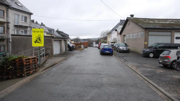 <p>Die Neugestaltung der Wohnstraße Ascheider Wall gehört zu den Infrastrukturvorhaben, die die Stadtgemeinde St.Vith im kommenden Jahr umsetzen möchte.</p>