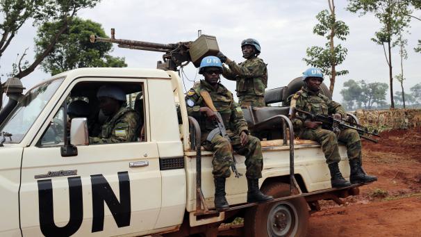 <p>UN-Blauhelme patrouillieren 2017 in Bria (Zentralafrikanische Republik).</p>