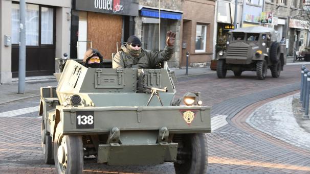 <p>Die „Befreiungskolonne Süd“ zieht durch die Eifel.</p>