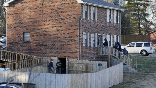 <p>Ermittler des FBI und des ATF (Bureau of Alcohol, Tobacco, Firearms and Explosives) untersuchen ein Haus in Nashville.</p>