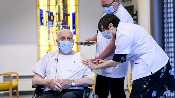 <p>Jos Hermans erhielt die erste Corona-Impfung in Belgien.</p>