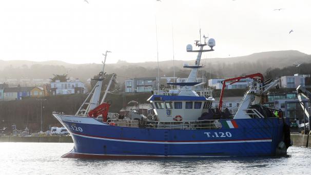 <p>Die Fischerei spielt wirtschaftlich gesehen nur eine geringe Rolle, war aber von Großbritannien sowie von Frankreich auf der EU-Seite symbolisch stark aufgeladen worden und einer der schwierigsten Punkte bei den Verhandlungen über den Brexit-Handelspakt.</p>