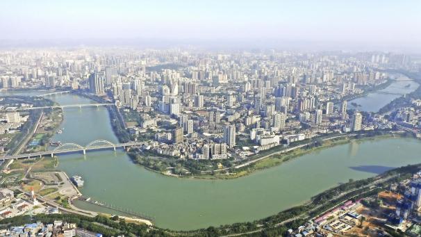 <p>Ein Blick auf die Sechs-Millionen-Metropole Nanning im Süden der Volksrepublik China, die Wahlheimat von Roger Brasseur.</p>