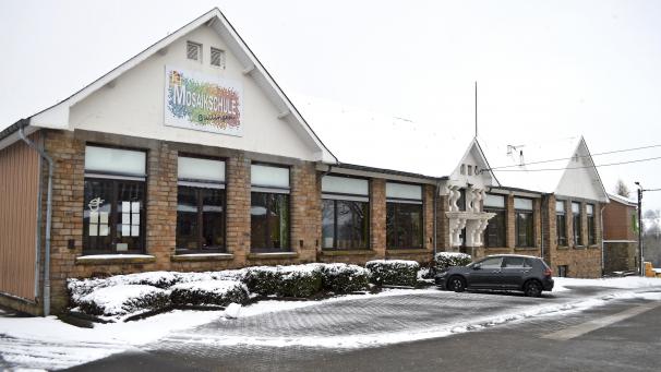 <p>Das Dach der Büllinger Primarschule wird erneuert und der Kindergarten erweitert.</p>