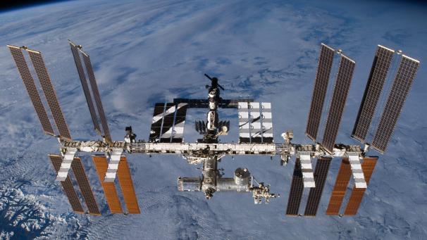 <p>Die Internationale Raumstation (ISS) in der Erdumlaufbahn</p>