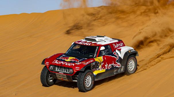 <p>Die Mini-Buggys wirbeln bei der Rallye Dakar mächtig Sand auf.</p>