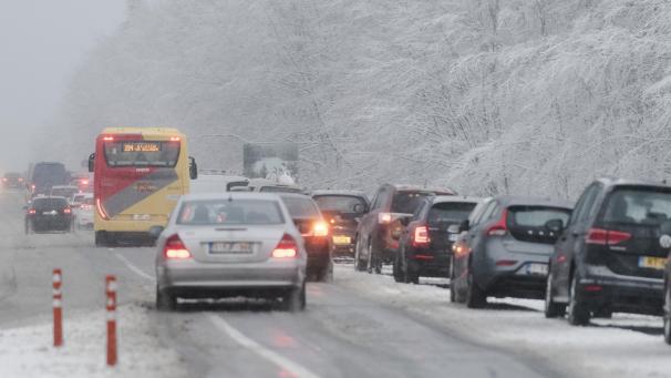 <p>Touristen sorgten in den vergangenen Tagen für Verkehrschaos im Hohen Venn.</p>