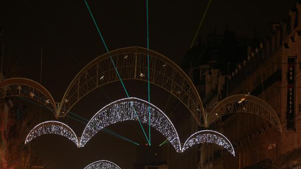 <p>Lasershow statt Feuerwerk in Brüssel.</p>