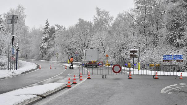 <p>Freie Fahrt nur für Linienbusse: Das Hohe Venn wird auch am kommenden Wochenende von 8 bis 17 Uhr für den Verkehr gesperrt, um einen unkontrollierten Besucheransturm zu unterbinden.</p>