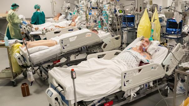 <p>Diese Aufnahme. die an Corona erkankte Personen zeigt, entstand Ende Oktober auf der Intensivstation am CHC Lüttich.</p>