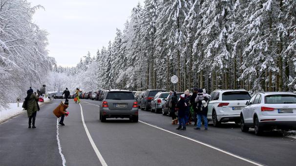 <p>Vor allem wildes Parken der Skitouristen erwies sich aus Sicht der Verantwortlichen der Gemeinde Hellenthal zunehmend als Ärgernis.</p>