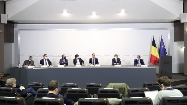 <p>Die Regierungen des Landes wird man daran messen, wie sie die Impfkampagne meistern. Alles andere wird nebensächlich sein.</p>