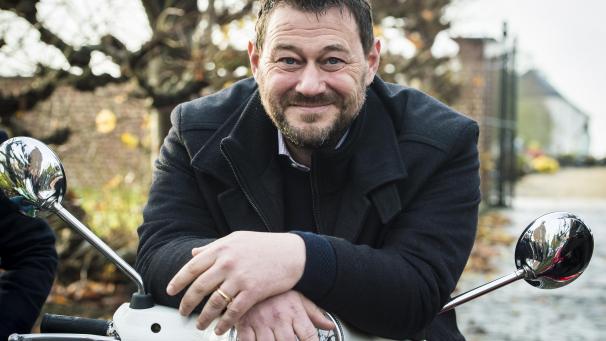 <p>Der flämische TV-Macher Bart De Pauw muss sich ab nächster Woche wegen grenzüberschreitenden Verhaltens und Stalking vor Gericht verantworten.</p>