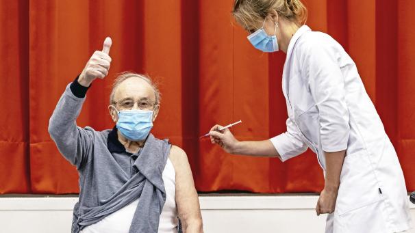 <p>Die Impfungen in den Alten- und Pfleheimen des Landes wurden am Mittwoch fortgesetzt.</p>