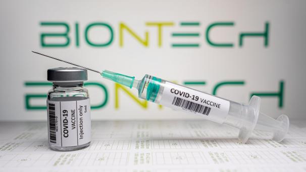 <p>Eine Illustration des Pfizer/Biontech-Impfstoffs, der seit Dienstag auch in der Deutschsprachigen Gemeinschaft verabreicht wird.</p>