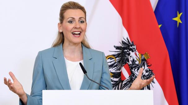 <p>Ist zurückgetreten: Christine Aschbacher.</p>