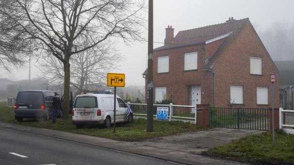 <p>In diesem Wohnhaus im Edingsesteenweg wurde der Mann festgehalten.</p>