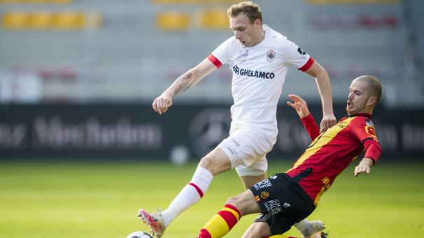 <p>Geoffry Hairemans (r.) machte den Sieg seines KV Mechelen per schnellem Doppelpack perfekt.</p>