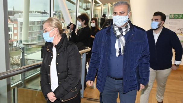 <p>Melikan Kucam (N-VA, r. ) am Dienstagmorgen vor Verkündung des Urteils.</p>