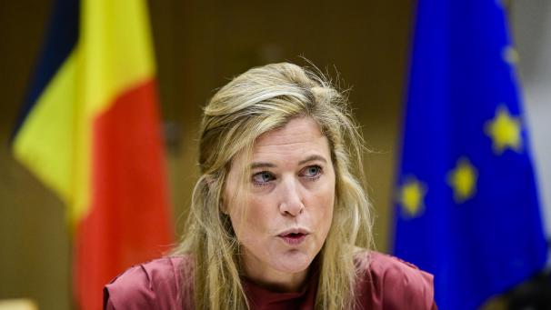 <p>Auf Nachfrage erklärte Innenministerin Annelies Verlinden den Hintergrund der Verlängerung der Maßnahmen.</p>