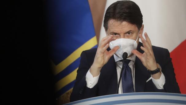 <p>Der parteilose Ministerpräsident Conte hatte seinen Entwurf für den Einsatz von rund 210 Milliarden Euro aus dem EU-Wiederaufbaufonds am Montag intern verschickt.</p>