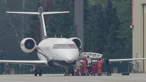 <p>Der ins Koma versetzte Nawalny bei der Ankunft in Deutschland.</p>