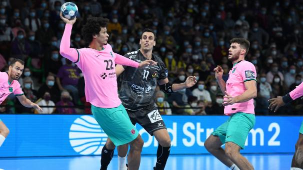 <p>Thiagus Petrus (am Ball) ist einer der infizierten Brasilianer.</p>