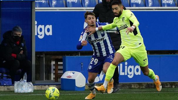 <p>Nationalspieler Carrasco (rechts) ließ sich etwas einfallen.</p>