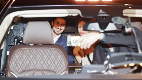 <p>Lior Refaelov am Rande der Verleihung mit seiner Frau.</p>