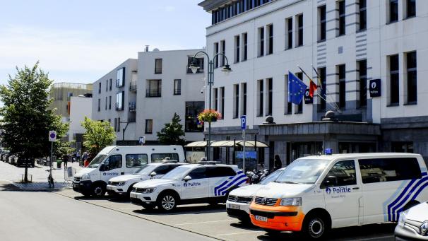 <p>Beamte der Zone Brüssel West landeten einen Volltreffer (hier die Wache in Molenbeek-Saint-Jean).</p>