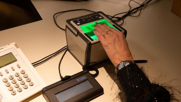 <p>In der neuen eID ist der Fingerabdruck gespeichert.</p>