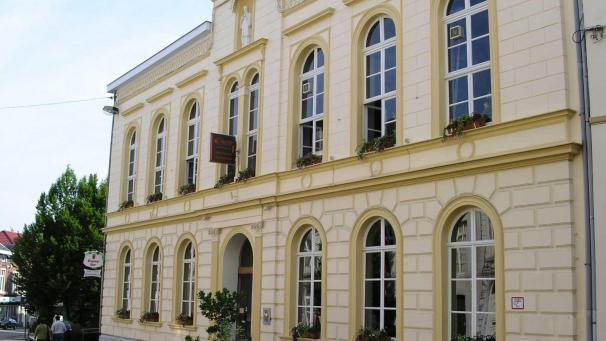 <p>Die VoG KultKom, die seit vielen Jahren im Jünglingshaus unterschiedlichste Ausdrucksformen inszeniert, plant nun, den Ort selber in Szene zu setzen.</p>